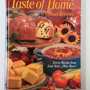 Vintage 2002 TASTE Of HOME Annual Recipes hardcover Cook Book Cookbook