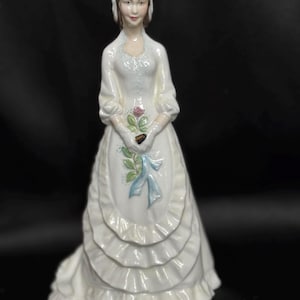 Vintage ROYAL WORCESTER “The Bride” Fine Bone China figurine Made in England RARE
