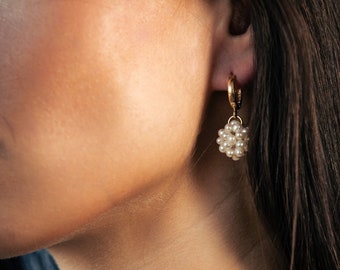 Boucles d’oreilles cerceau CHLOE avec boule de perles plaqué or 18 carats/perles d’eau douce/boucles d’oreilles/or/fait main/cadeau pour elle/cadeau pour femme/maman/petite amie