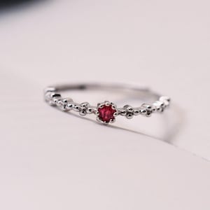 Spinell Perlenring · 925 Silberring Verstellbar · Roter Edelstein Ring · Zarter Stackable Ring · Minimalistischer Ring · Geschenk für Sie