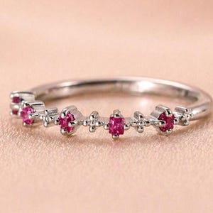 Spinell Eternity Ring · 925 Silberring Verstellbar · Roter Edelstein Ring · Stackable Band Ring · Minimalistischer Ring · Geschenk für Sie
