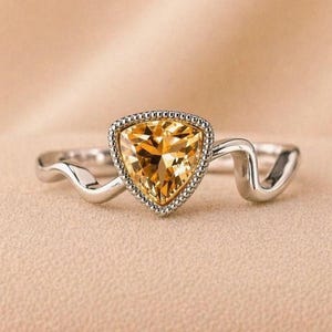 Citrin Wellen Ring • 925 Sterling Silber • Dreiecksschliff • Einzigartig, Minimalistisch • November Geburtsstein • Geschenk für Sie