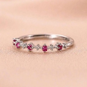 Spinell Eternity Ring · 925 Silberring Verstellbar · Roter Edelstein Ring · Stackable Band Ring · Minimalistischer Ring · Geschenk für Sie
