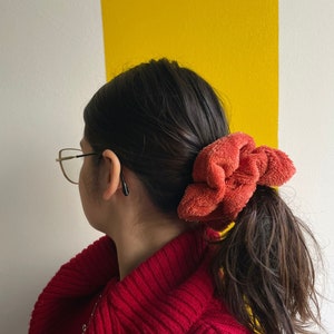 Scrunchies de terciopelo/difusos, rosa, verde, blanco, rojo imagen 2