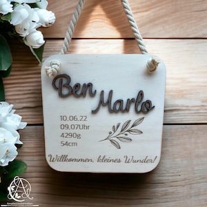 Chegada especial: Placa de nascimento personalizada com nome e detalhes em madeira nobre | Madeira | Bebê | Placa de porta | Nascimento | Presente | chá de bebê