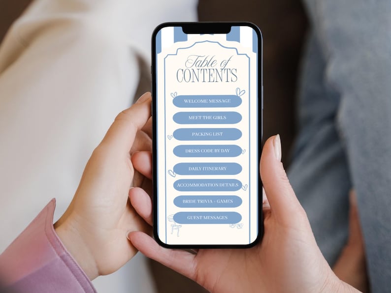 Op de afbeelding: Een smartphone met een "Inhoudsopgave" voor een bruidsevenement. Het scherm heeft een cr&egrave;mekleurige achtergrond met blauwe accenten en een lijst met onderwerpen zoals "Welkomstbericht" en "Paklijst."