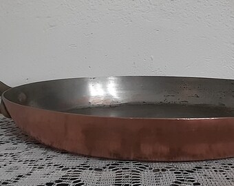 Oval copper frying pan France