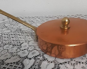 Pequena sarten de cobre con tapa