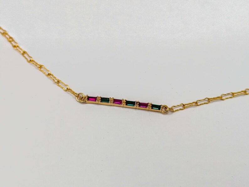 Collier en or gold filled avec pendentif rectangle rose et vert en plaqué or, idée cadeau pour femme image 1