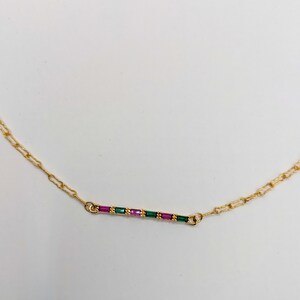 Collier en or gold filled avec pendentif rectangle rose et vert en plaqué or, idée cadeau pour femme image 4