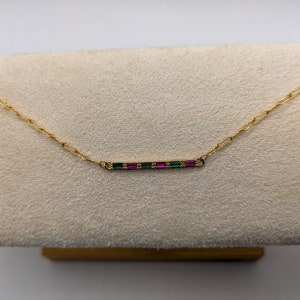 Collier en or gold filled avec pendentif rectangle rose et vert en plaqué or, idée cadeau pour femme image 5