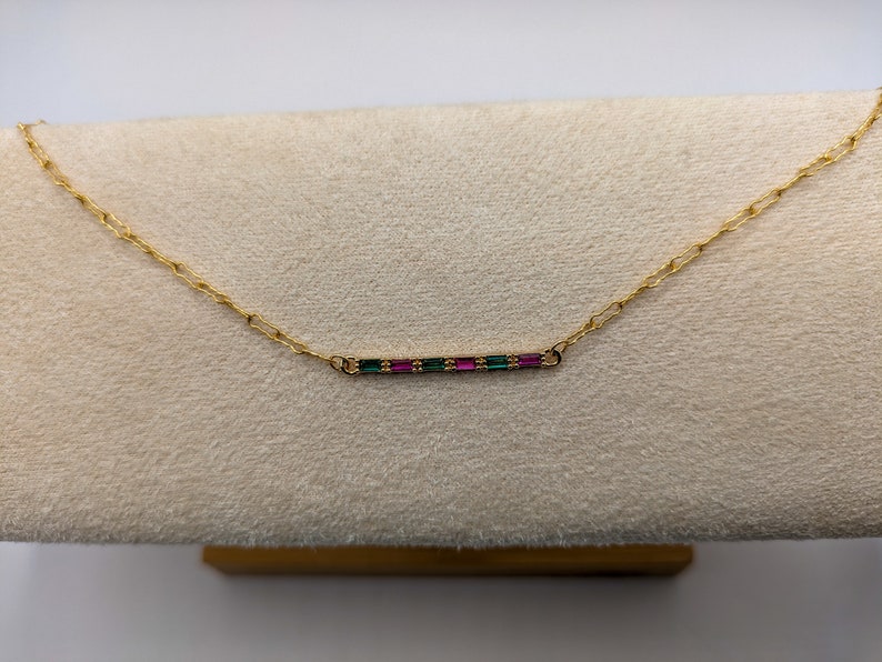 Collier en or gold filled avec pendentif rectangle rose et vert en plaqué or, idée cadeau pour femme image 5