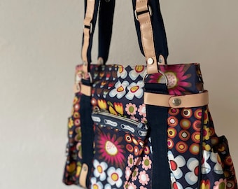 A Rare Exclusive Hawai’i Print Vintage LeSportsac HTF Backpack And Zip Pouch Bag A Rare Exclusive Hawai main image 3