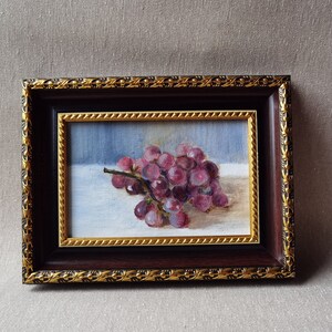 Uva. Variedade rosa grega. Pintura a óleo original. Presente artesanal. Pintura realista. Miniatura. Arte. Presentes.