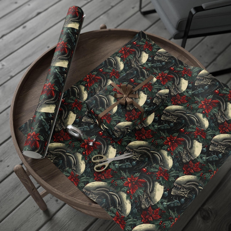Alien Xenomorph Christmas Wrapping Paper | Sci-Fi Horror Gift Wrap | Unique Alien-Themed Gift Wrapping Paper