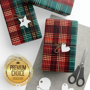 Carta da regalo a tema PLAID verde e rosso: elegante rotolo di carta da regalo per le vacanze di Natale con finitura opaca o lucida