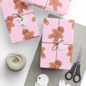 Rosa Lebkuchen-Männer Muster-Weihnachtsgeschenkpapier, Pastell-Keks-Motiv, moderne Feiertags-Geschenkverpackung für Kinder und Sie