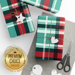 Rot und Rot karierte Weihnachtsgeschenkrolle, elegante Geschenkpapierrolle, rote und grün karierte Geschenkpapierrolle, Weihnachtsklassische Geschenkrolle