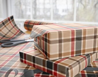 Papel de regalo navideño a cuadros escoceses otoñales, papel de regalo elegante en rojo y negro para fiestas, papel de regalo clásico a cuadros atemporal.