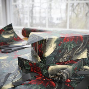 Alien Xenomorph Christmas Wrapping Paper | Sci-Fi Horror Gift Wrap | Unique Alien-Themed Gift Wrapping Paper