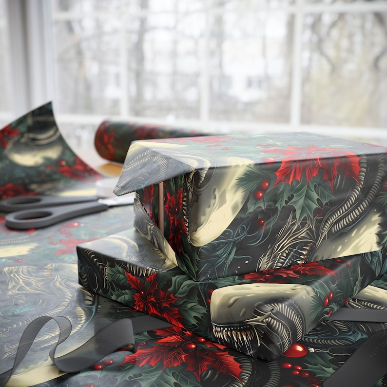 Alien Xenomorph Christmas Wrapping Paper | Sci-Fi Horror Gift Wrap | Unique Alien-Themed Gift Wrapping Paper