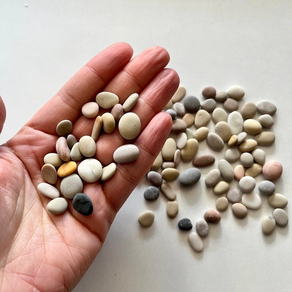 Set of 100 tiny beach pebbles, for pebble art and crafts, natural craft supplies