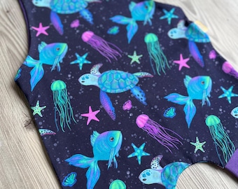 Babysparkdräkt med havslivstryck, handgjord bomullsjersey och sköldpadda och maneter