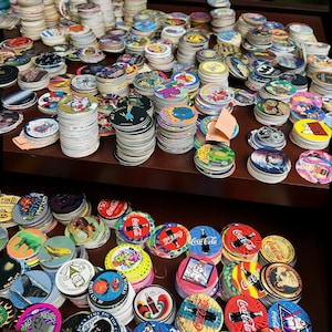 90 ’s POG Collection - 80 POGs + Three Slammers - Metal and Plastic - Accessories Extra
