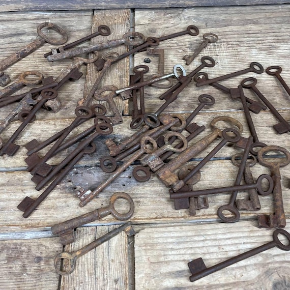 Antique Skeleton Key – 1800s Master Door Key, Rusted