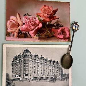 Cartes postales anciennes et vintage et cuillère de collection Paris - Carte Postale - France