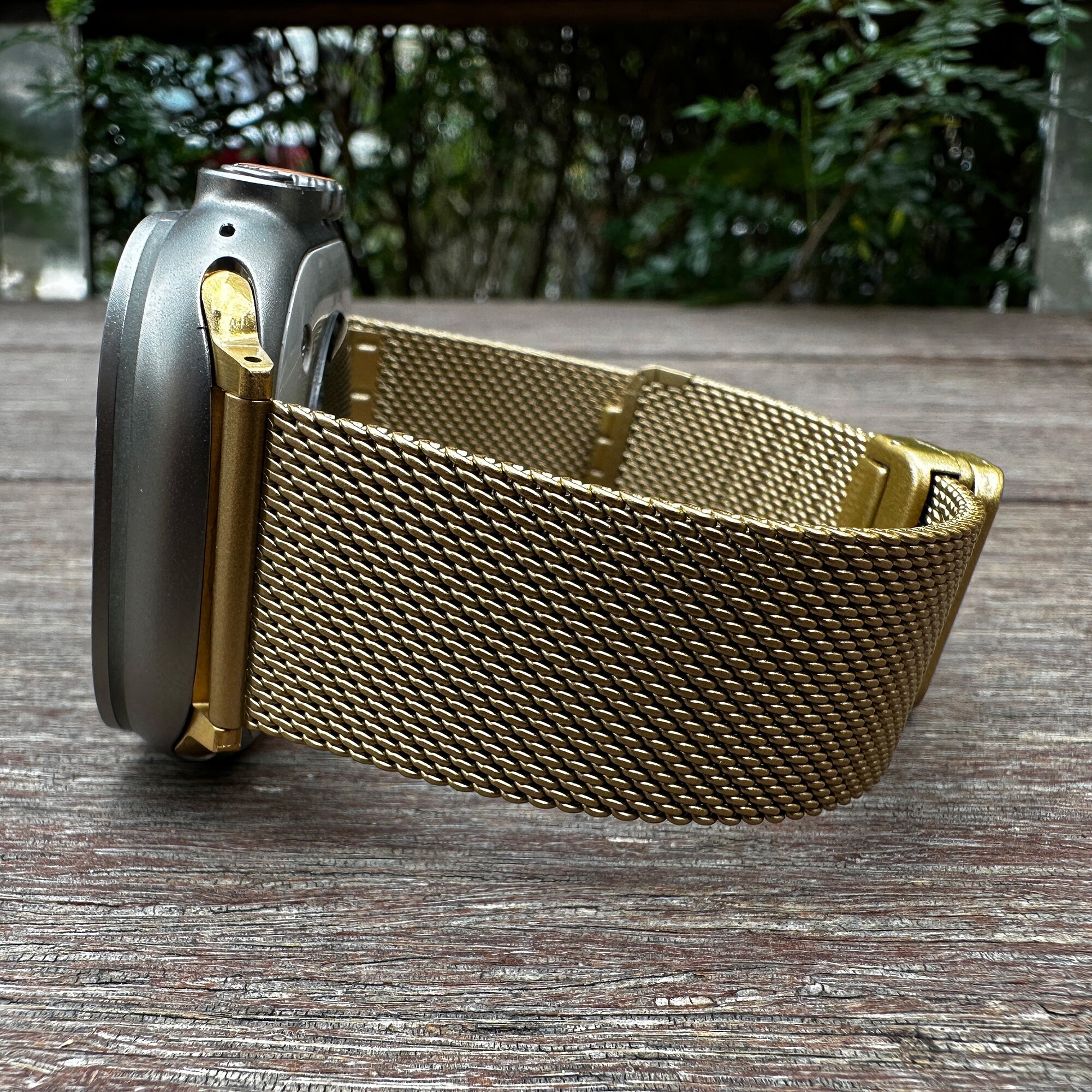  VISOOM Gold Bracelet Compatible for Series 9/8 Gold Apple Watch  Band 41mm/40mm/38mm Series 7/SE Women Dressy Luxury Wristband Jewelry Metal  Watch Strap Replacement for iWatch Series 6/5/4/3/2/1 : Cell Phones 