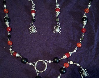 Gotisches Marienkäfer-Rosenkranz-Set mit passenden Ohrringen – Handgefertigter Schmuck im Herz-Design