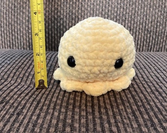 Soft Yellow Chubby Octopus Amigurumi