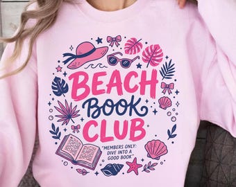 Club de lectura playero PNG, diseño de camiseta de lectura de verano, tipografía playera retro, camiseta gráfica rosa y azul marino, regalo para amantes de los libros, ambiente vacacional PNG