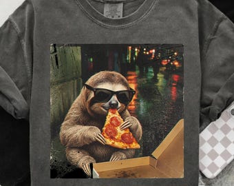 Pizza de perezoso retro PNG, diseño divertido y relajado de animales para sublimación, descarga digital con estética vintage de los 90