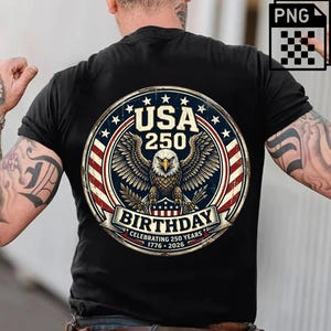 Peut inclure: T-shirt noir avec un motif circulaire célébrant le 250e anniversaire des États-Unis. Le design comprend un aigle à tête blanche aux ailes déployées, le texte "USA 250 BIRTHDAY" et les années 1776-2026.