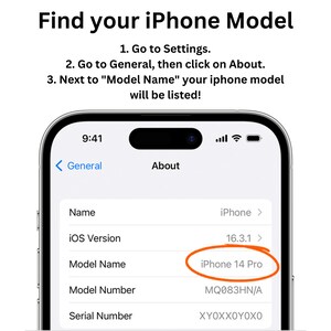 Pu&ograve; includere: Uno screenshot del menu delle impostazioni di un iPhone che mostra la sezione "Informazioni". Il "Nome modello" &egrave; evidenziato e mostra "iPhone 14 Pro". Il "Numero modello" &egrave; MQ083HN/A e il "Numero seriale" &egrave; XY0XX0Y0XO.
