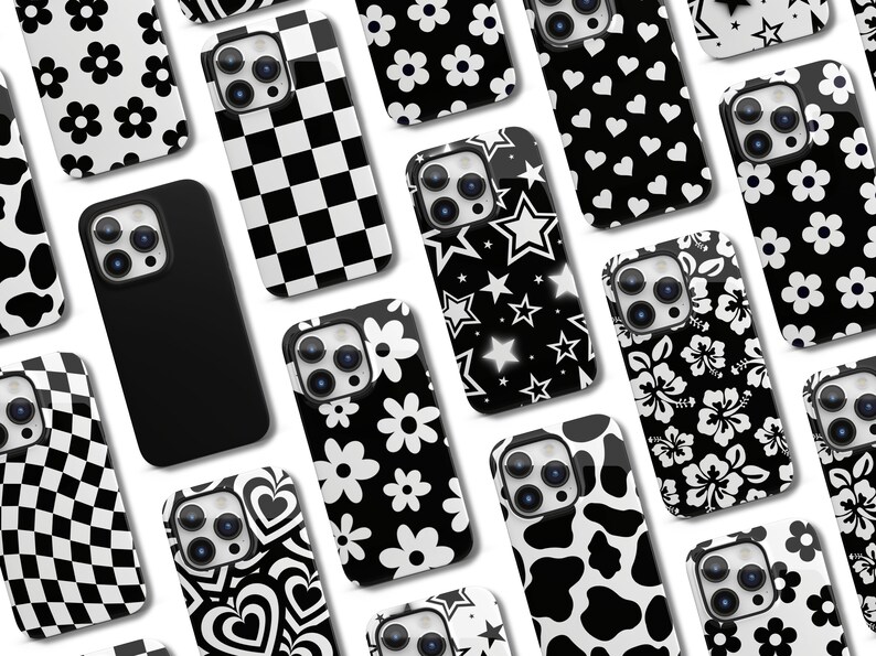 Może przedstawiać: Kolekcja 12 czarno-białych etui na telefon z r&oacute;żnymi wzorami, w tym gwiazdami, sercami, kwiatami, szachownicą i wzorem krowy.