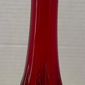 Vintage L E Smith amberina footed swung vase