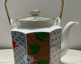 Vintage Arita Porcelain Tea Cups With Lids: Japanese Flowers  display picture 1