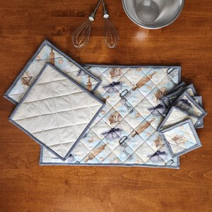 Oversize Casserole Hot Pad, Quilted Potholders, Cotton Fabric Coaster Set of Six, Extra Large Fleece Trivet, Matching Bakers Pot Holder Set