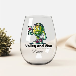 Funny Personalized Pickleball and Wine Lover Stemless Wine Glass, Unique Pickleball Birthday Gift for Mom or Dad, Pickleball Enthusiast Gift