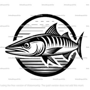 Könnte beinhalten: Schwarz-Weiß-Illustration eines Barrakuda-Fisches in einem kreisförmigen Rahmen. Der Fisch ist im Profil dargestellt, mit detaillierten Schuppen und Flossen. Das Design enthält horizontale Linien und den Text "ShiftedShapesSVGs" am Rand.