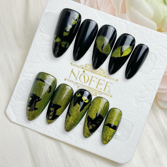 20 Halloween Nail Ideas With Ghosts, Bats and Spooky Details 17 Black Cats in Moonlight
