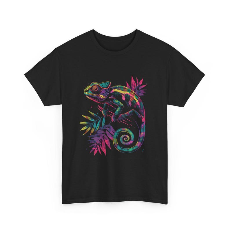 Maglietta con camaleonte vibrante, maglietta con grafica colorata, regalo per gli amanti della natura, maglietta con colori neon, maglietta con grafica di lucertola, regalo per gli amanti dei rettili immagine 4