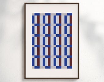 Könnte beinhalten: Gerahmter Kunstdruck mit einem abstrakten geometrischen Muster. Das Design besteht aus abwechselnden vertikalen Rechtecken in Blau, Burgunderrot und Grau, die in einem Raster angeordnet sind. Das Kunstwerk wird in einem braunen Rahmen an einer weißen Wand präsentiert.