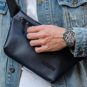 Leather Banana Bag for Men, Chest Bag Men, Women, Chest Bag Crossbody, Crossbody Bag for Men, Compact Banana Bag, Leather Chest Bag.