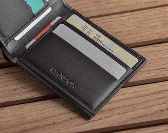 Minimalistisches, zweifach faltbares Lederportemonnaie aus schwarzem Leder, personalisiertes Geschenk für Männer