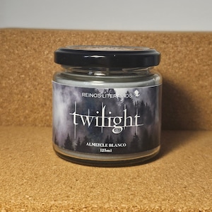 TWILIGHT CANDLE | twilight candle | Literary candle | Literary Kingdoms