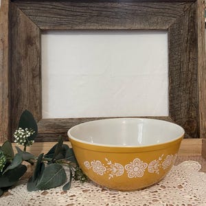 Vintage PYREX-Butterfly Gold Mixing Bowl-402-2.5 Quart